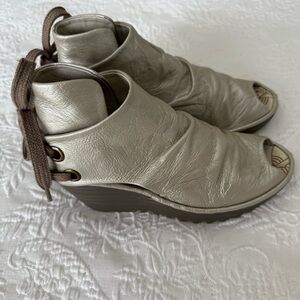 Fly London Metallic Wedge Sandals size eu 36.